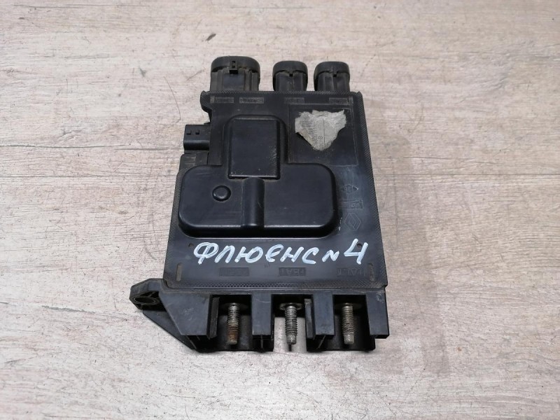 Fluence №4 блок предохранителей плюсовой клеммы аккумулятора