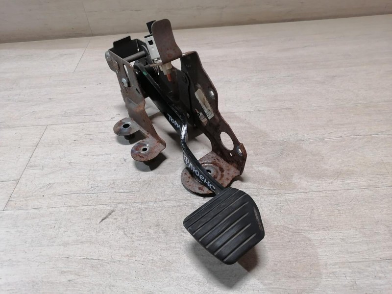 Fluence №4 педаль тормоза акпп