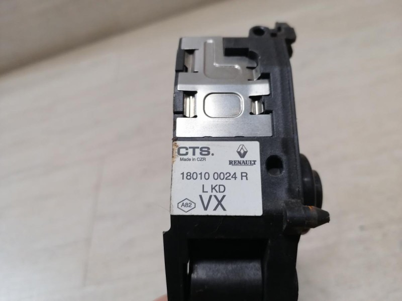 Fluence №4 педаль газа