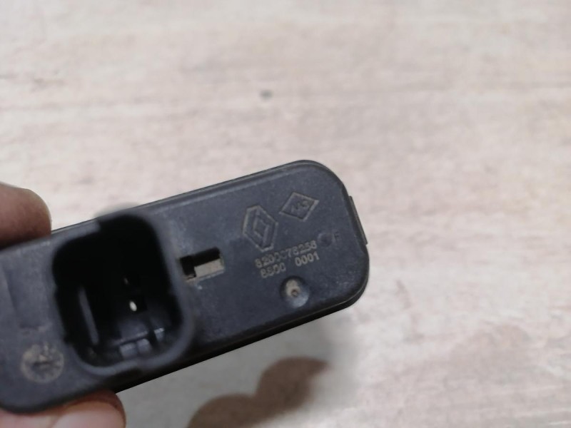 Fluence №4 кнопка открывания багажника