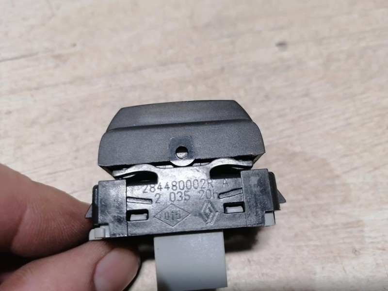 Fluence №4 кнопка парктроника