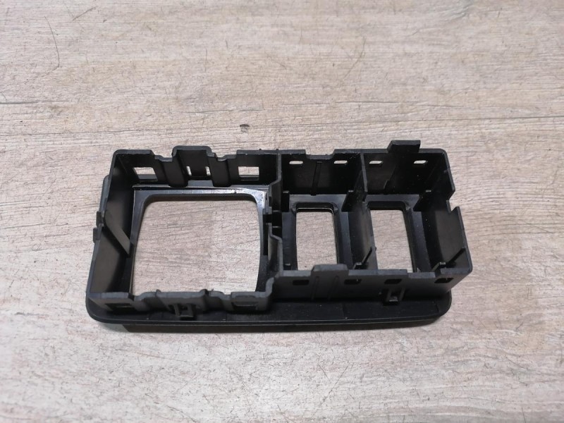 Fluence №4 накладка торпедо под блок кнопок