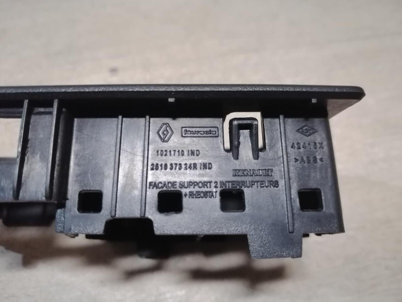 Fluence №4 накладка торпедо под блок кнопок