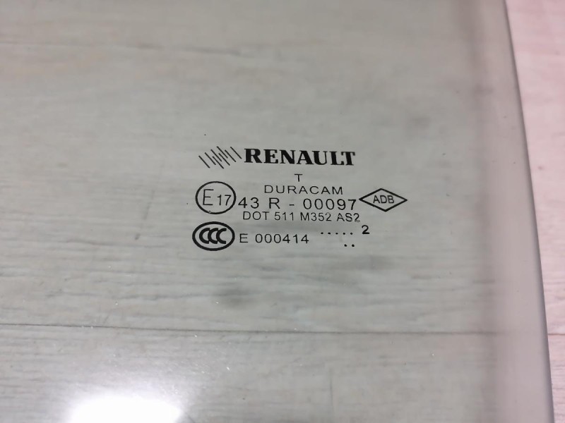 Fluence №4 стекло переднее левое 12