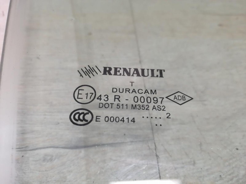 Fluence №4 стекло переднее правое12