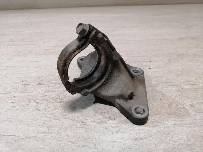 Fluence №4 кронштейн подвесного подшипника