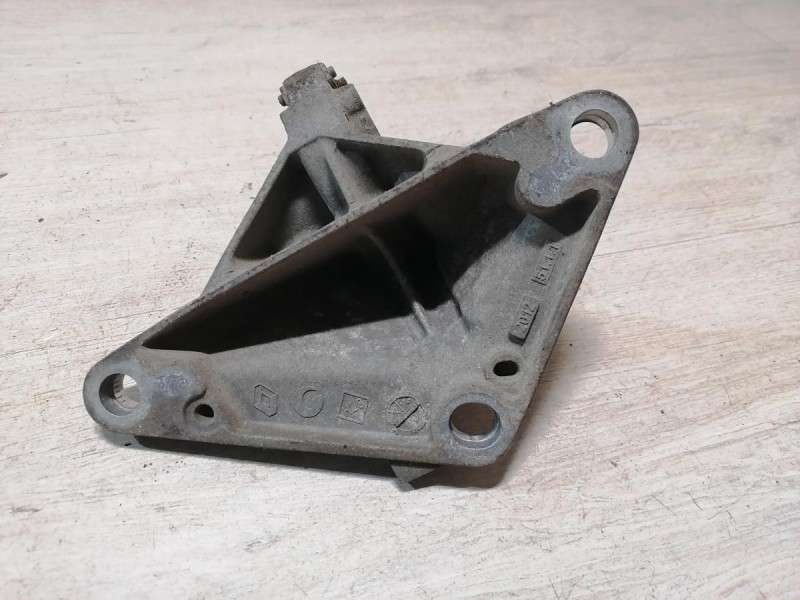 Fluence №4 кронштейн подвесного подшипника