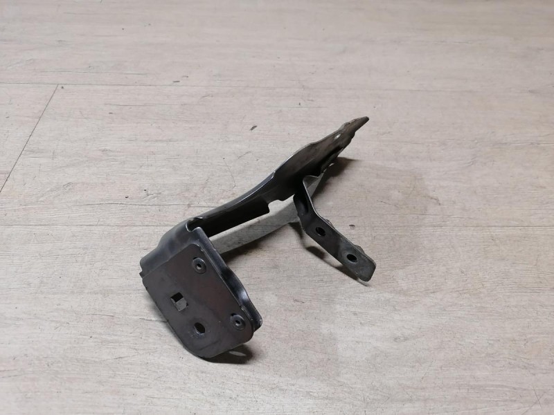 Fluence №4 кронштейн переднего крыла левый