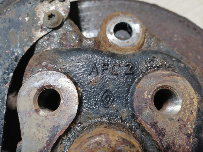 Fluence №4 ступица задняя левая диск тормозной