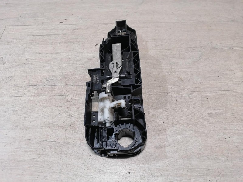 Fluence №4 кронштейн ручки двери правый