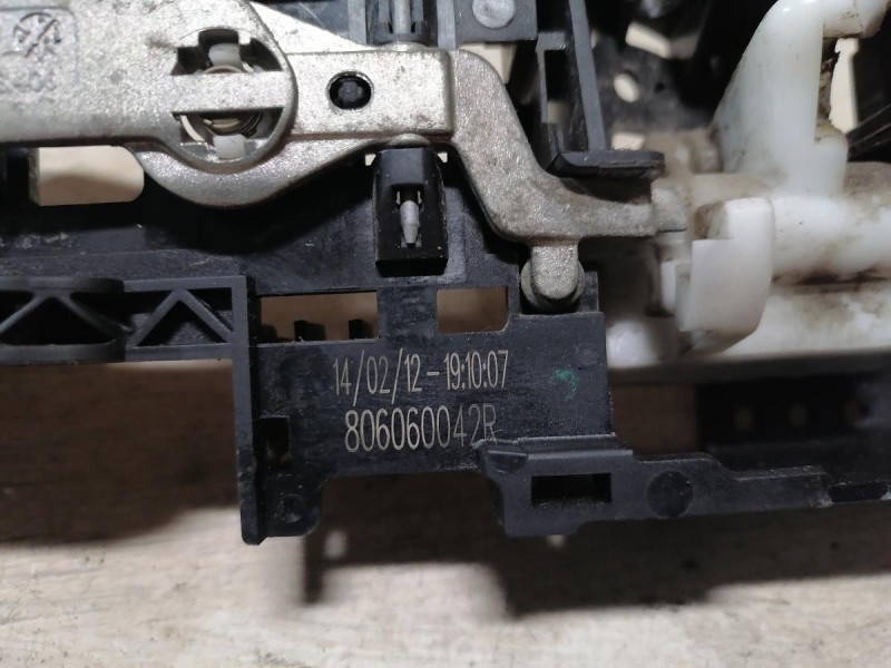 Fluence №4 кронштейн ручки двери правый