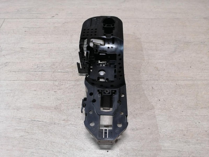 Fluence №4 кронштейн ручки двери правый