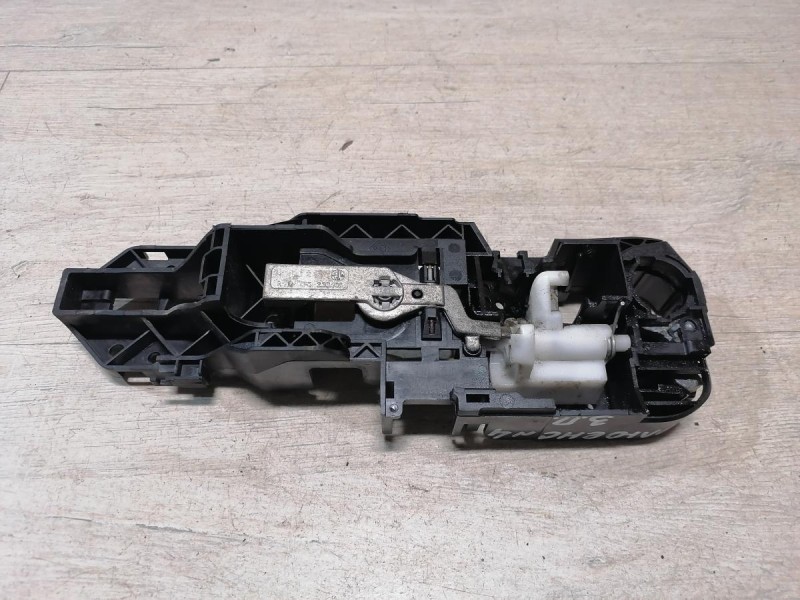 Fluence №4 кронштейн ручки двери правый