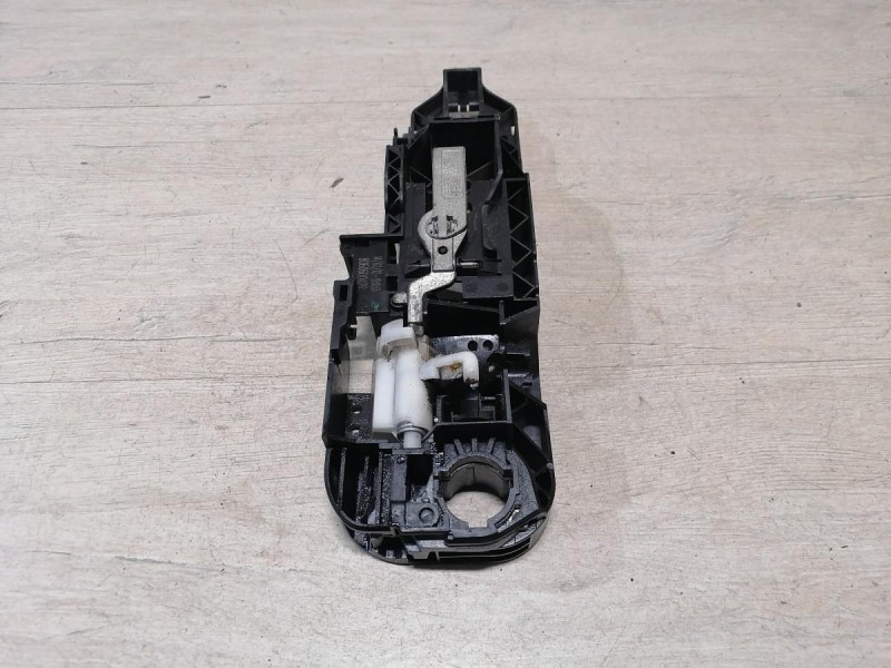 Fluence №4 кронштейн ручки двери правый