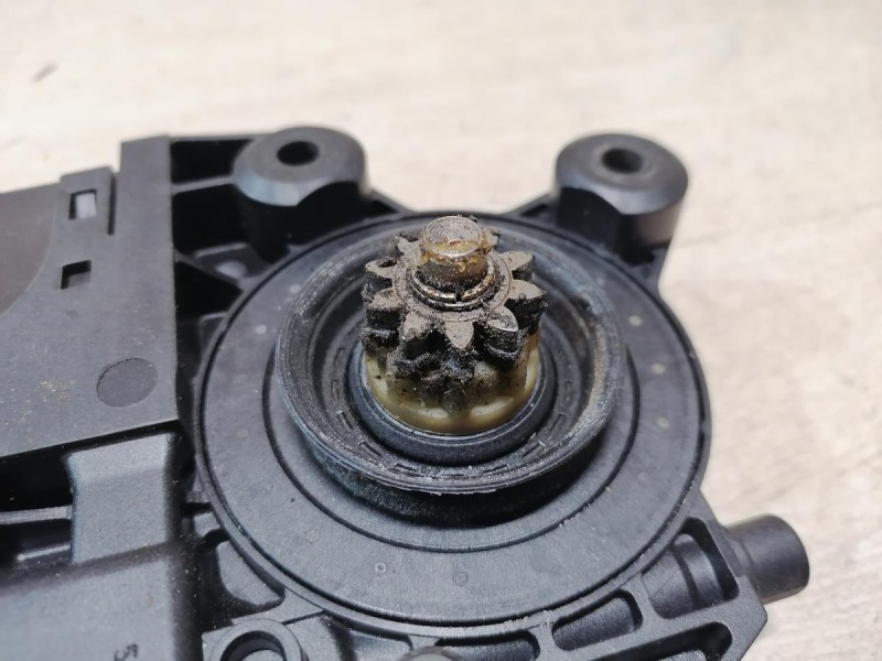 Fluence №4 моторчик стеклоподъемника передний левый