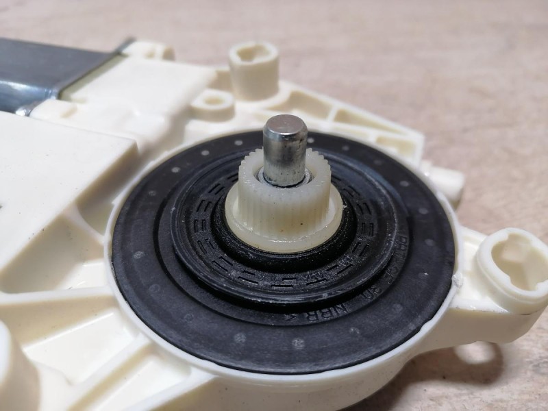 Fluence №4 моторчик стеклоподъемника задний левый