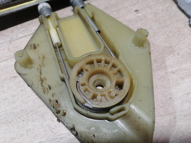 Fluence №4 стеклоподъемник задний правый эл