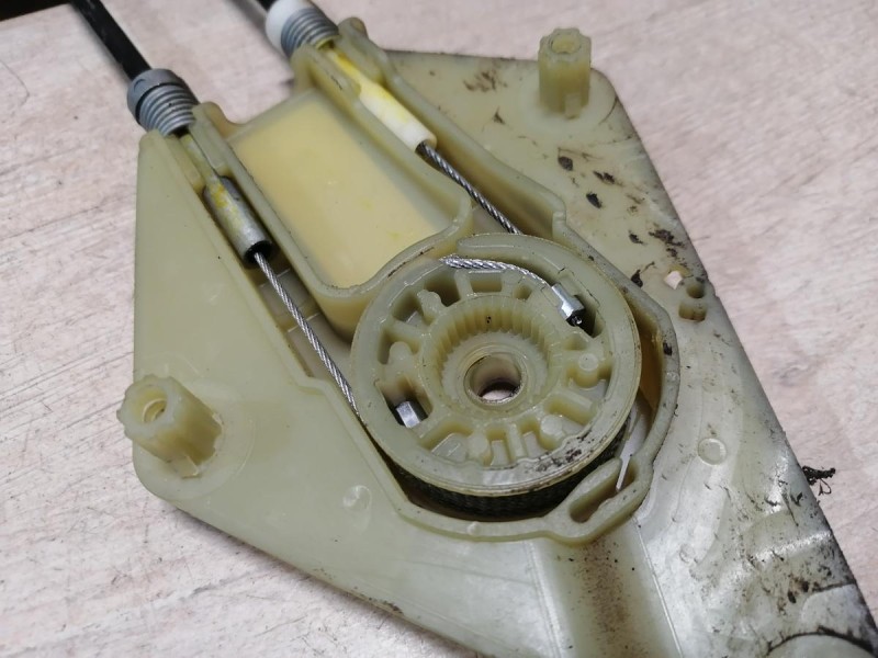 Fluence №4 стеклоподъемник задний левый эл