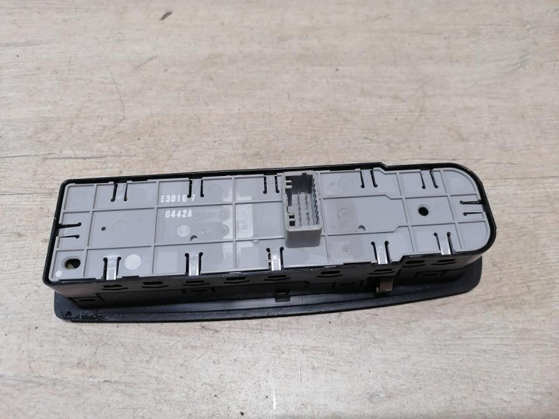 Fluence №4 блок управления стеклоподъемниками