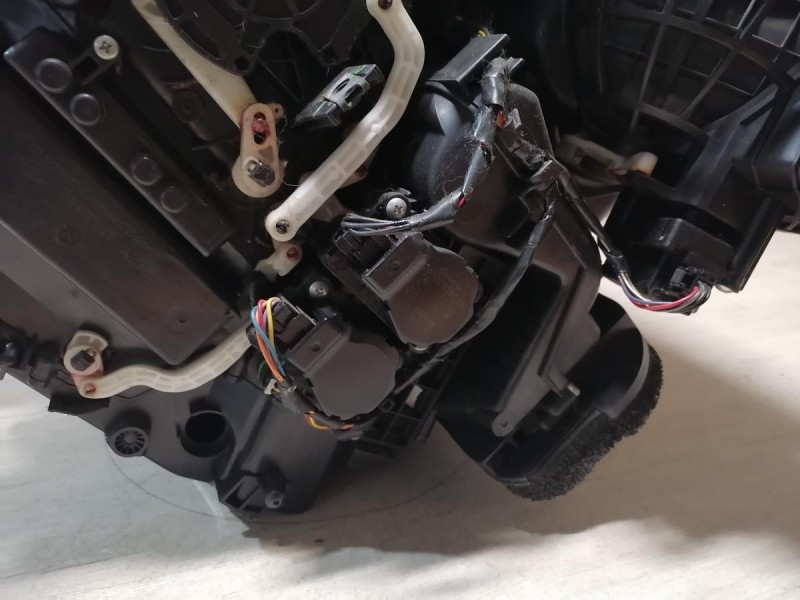 Fluence №4 печка в сборе с моторчиком климат