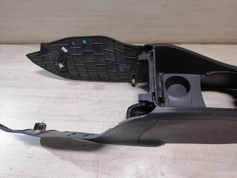 Fluence №4 подлокотник в сборе