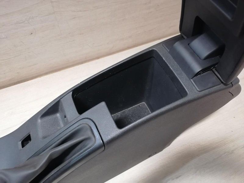 Fluence №4 подлокотник в сборе