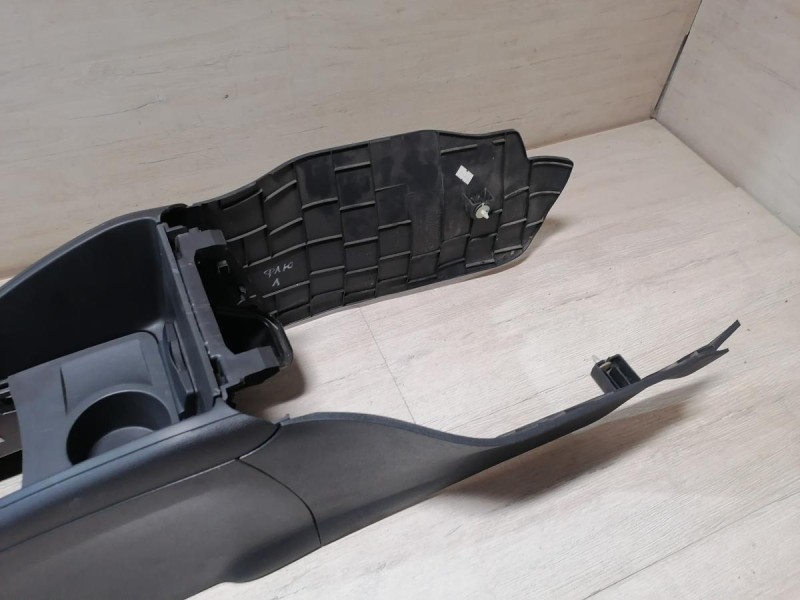 Fluence №4 подлокотник в сборе