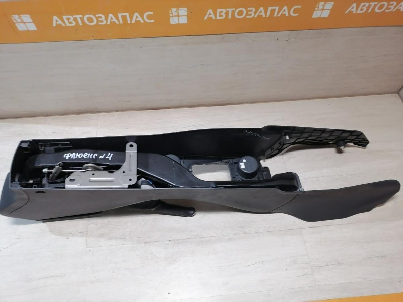 Fluence №4 подлокотник в сборе