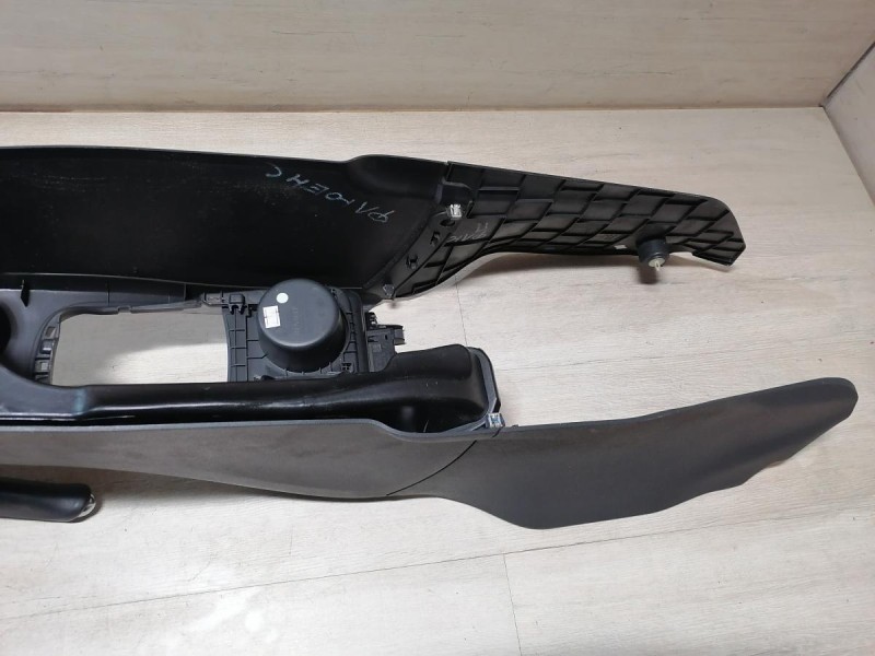 Fluence №4 подлокотник в сборе