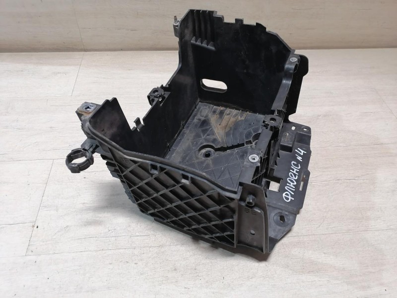 Fluence №4 площадка под аккумулятор корпус