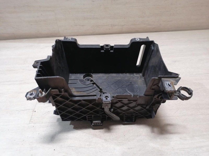 Fluence №4 площадка под аккумулятор корпус