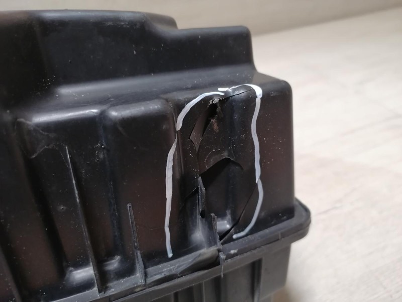 Fluence №4 резонатор воздушного фильтра деф