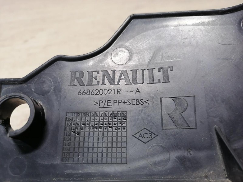 Fluence №4 накладка петли капота правая