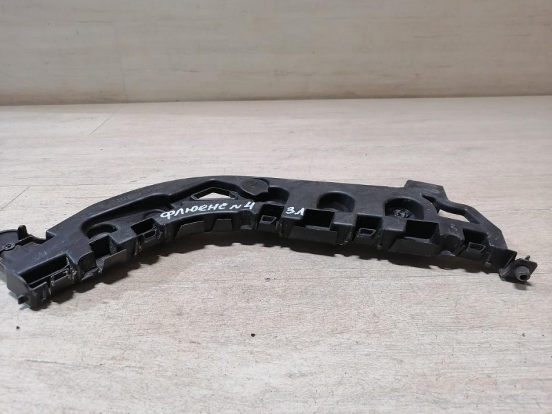 Fluence №4 крепление заднего бампера на крыло левое