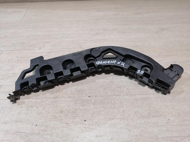 Fluence №4 крепление заднего бампера на крыло правое