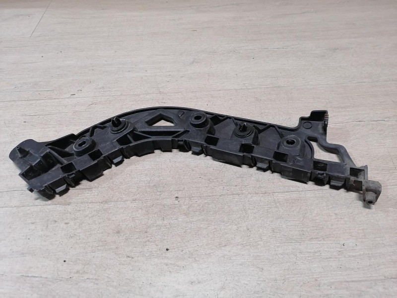 Fluence №4 крепление заднего бампера на крыло правое