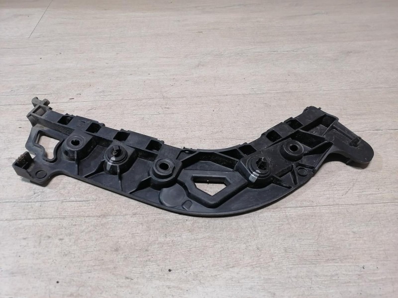 Fluence №4 крепление заднего бампера на крыло правое