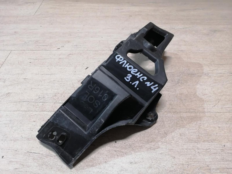 Fluence №4 крепление заднего бампера под фонарь левое