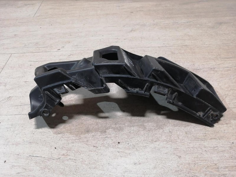 Fluence №4 крепление заднего бампера под фонарь левое