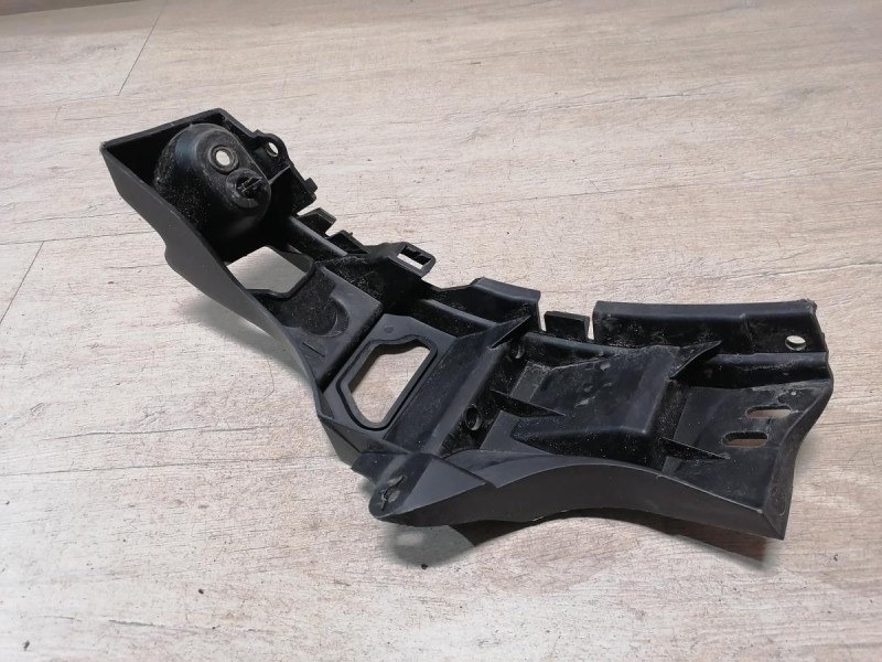 Fluence №4 крепление заднего бампера под фонарь левое