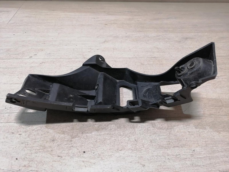 Fluence №4 крепление заднего бампера под фонарь левое