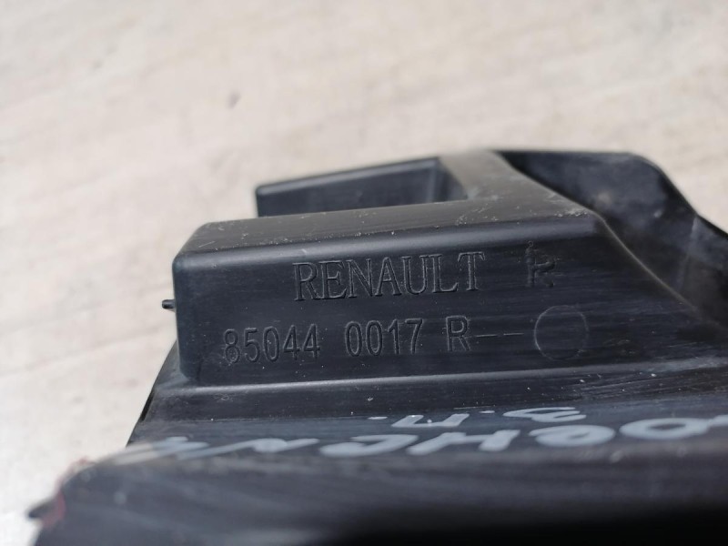 Fluence №4 крепление заднего бампера под фонарь правое