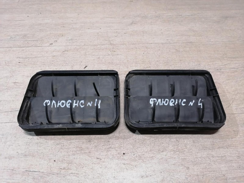 Fluence №4 решетка вентиляции багажника клапан