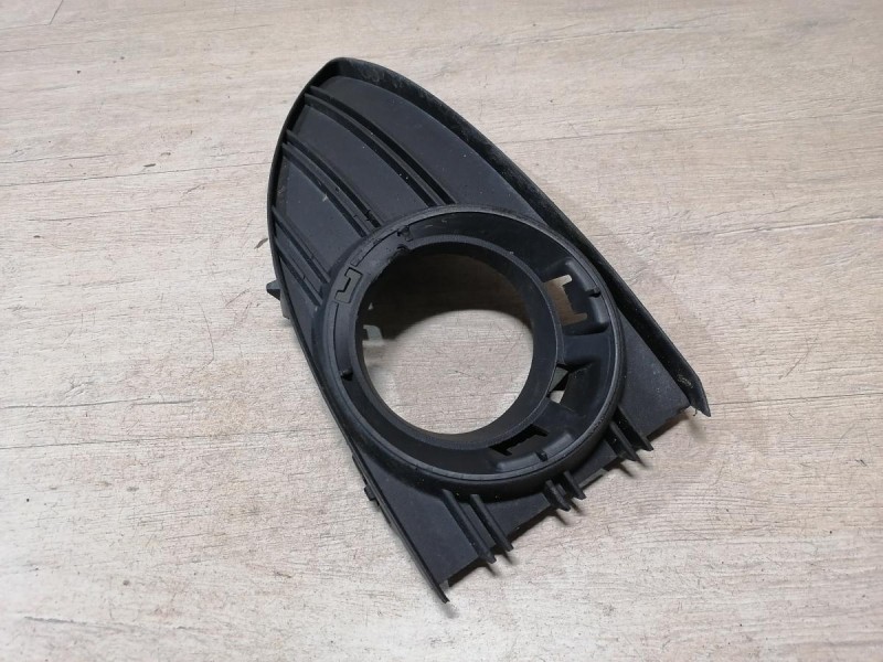 Fluence №4 накладка противотуманки правая