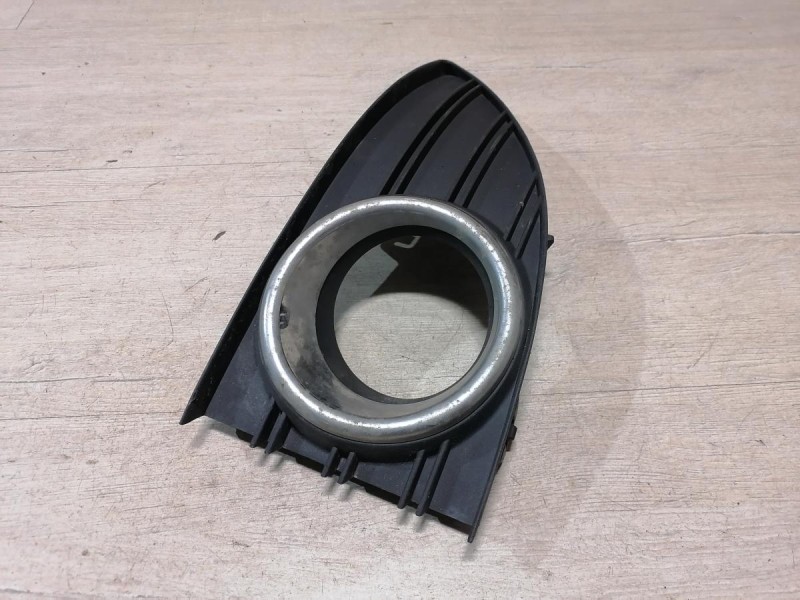 Fluence №4 накладка противотуманки левая