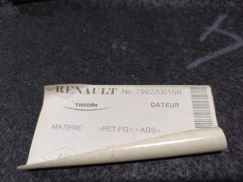 Fluence №4 полка задняя со шторкой