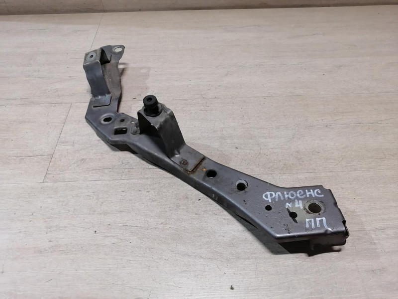 Fluence №4 кронштейн телевизора правый деф