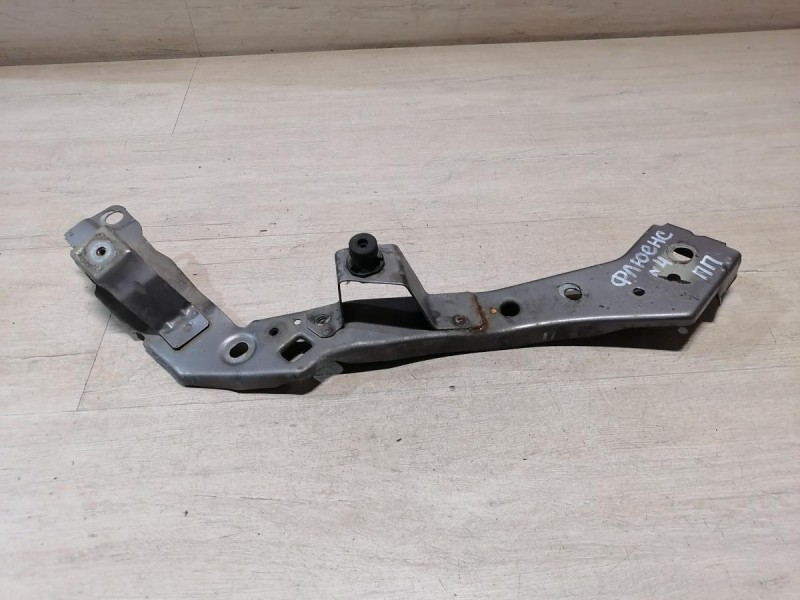 Fluence №4 кронштейн телевизора правый деф