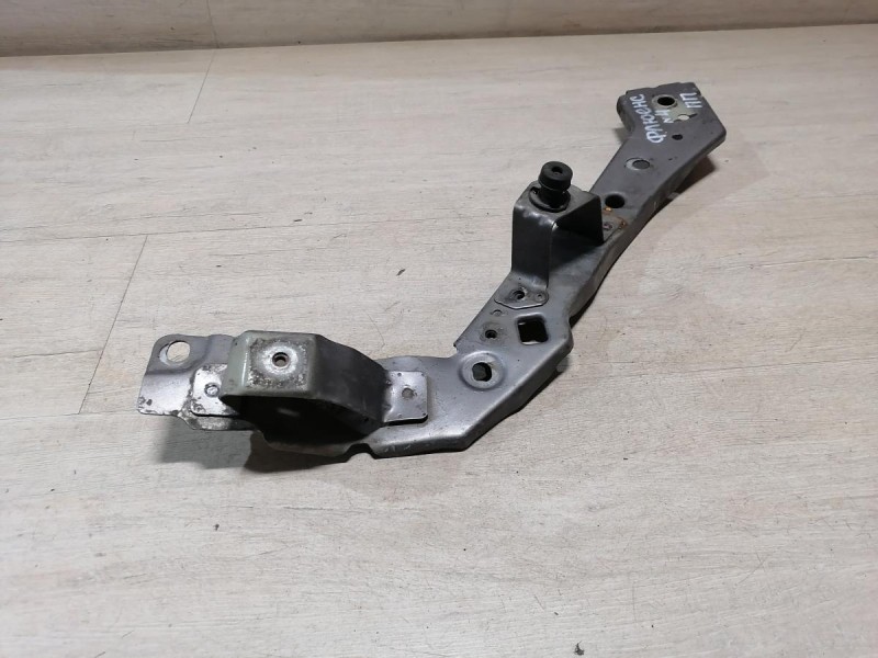 Fluence №4 кронштейн телевизора правый деф