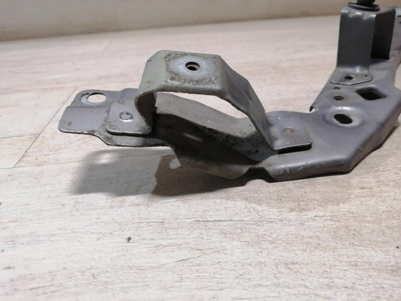 Fluence №4 кронштейн телевизора правый деф